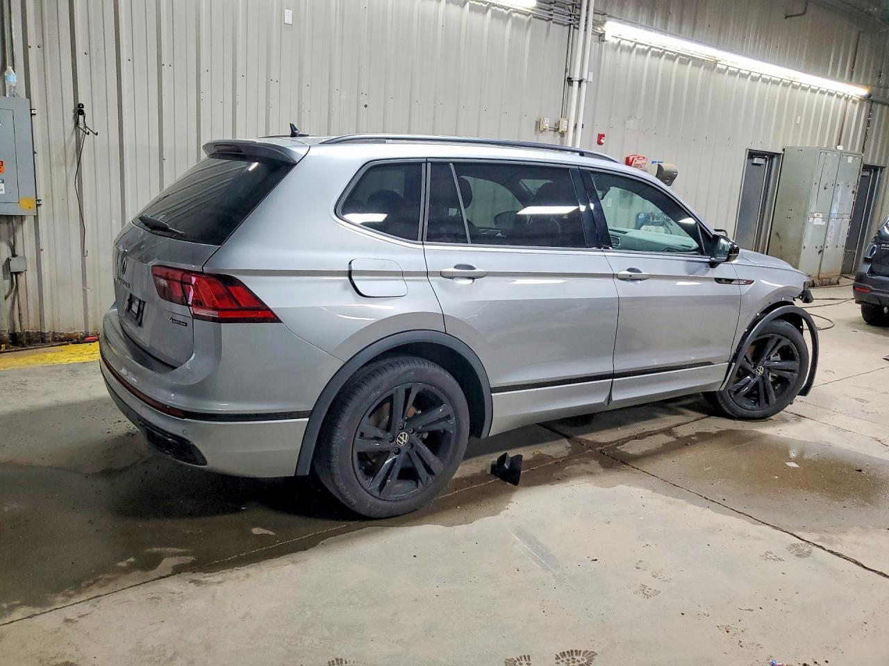 2024 Volkswagen Tiguan Se R-Line Black - Image 3