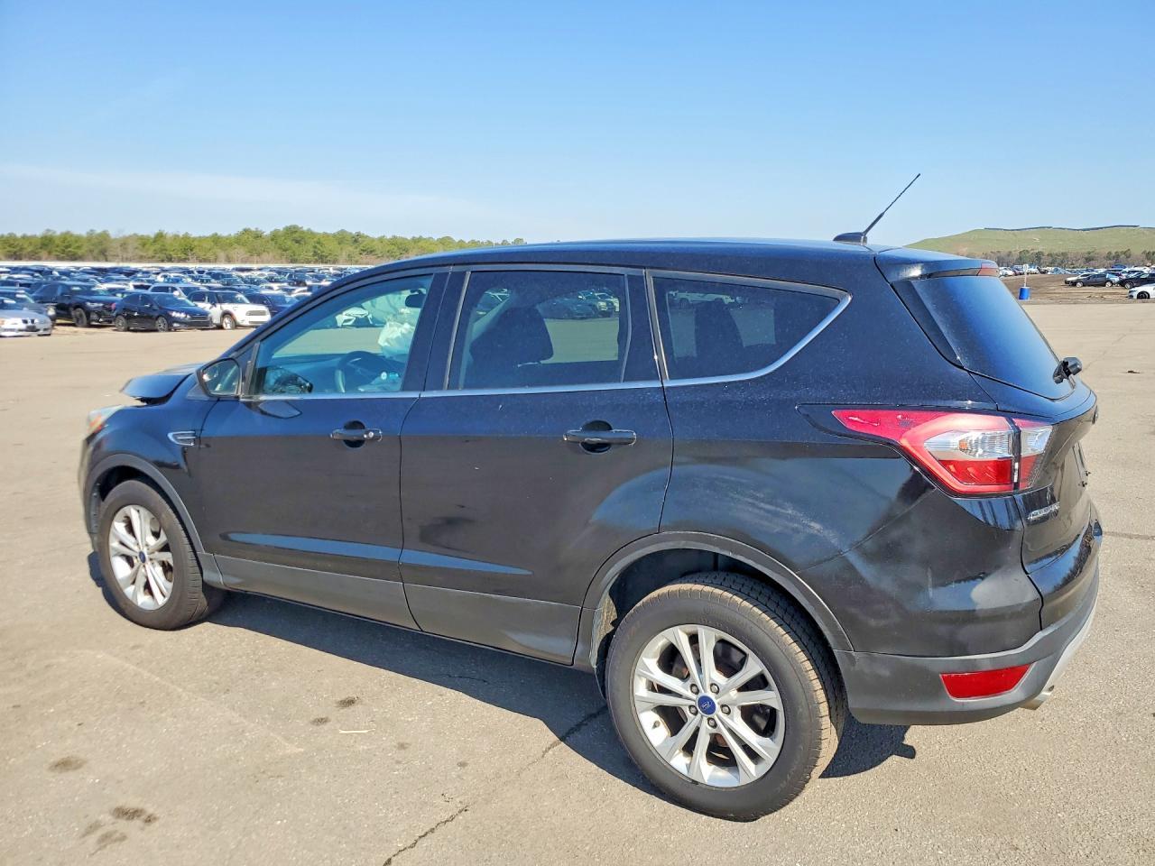 2017 Ford Escape Se - Фото 2