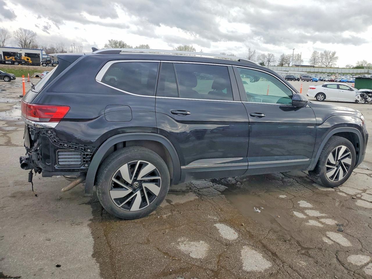 2024 Volkswagen Atlas Sel - Image 3