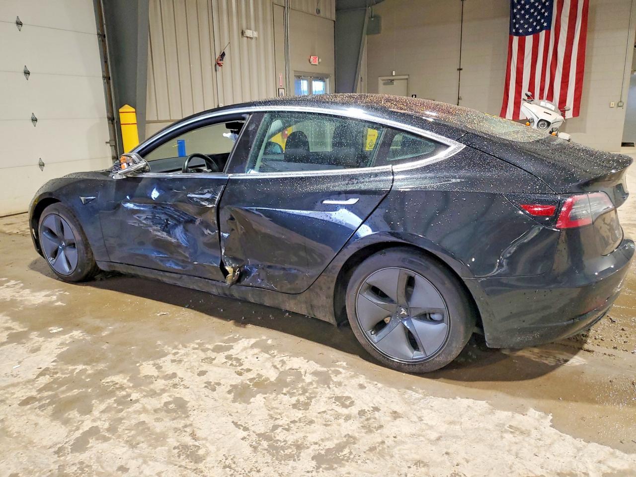 2018 Tesla Model 3 - Фото 2