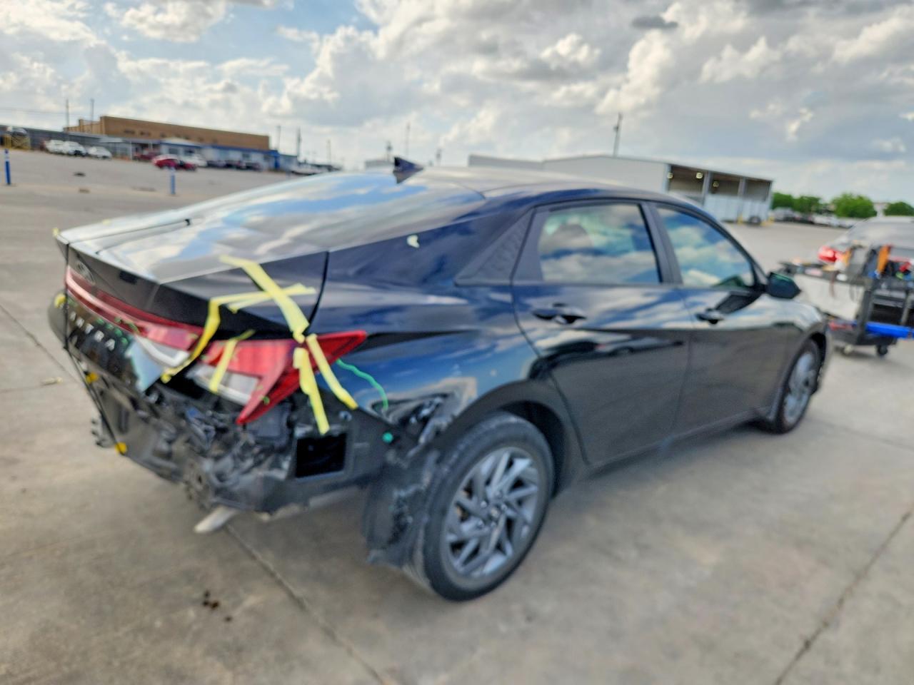 2024 Hyundai Elantra Sel - Image 3