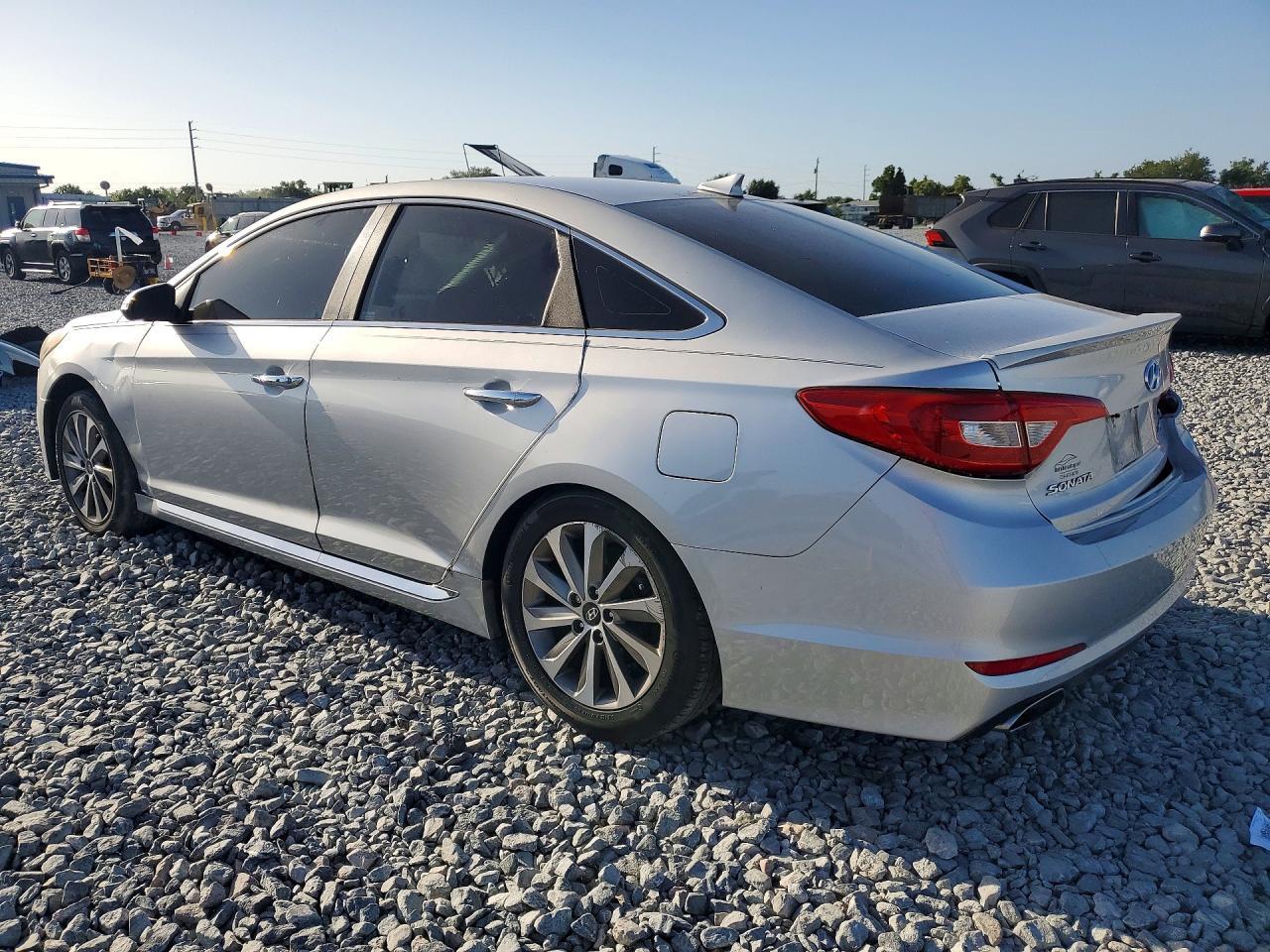 2015 Hyundai Sonata Sport - Фото 2
