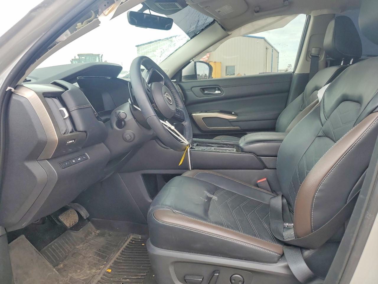 2023 Nissan Pathfinder Platinum - Image 7