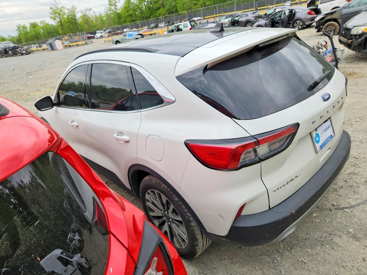 2022 Ford Escape Titanium - Фото 2