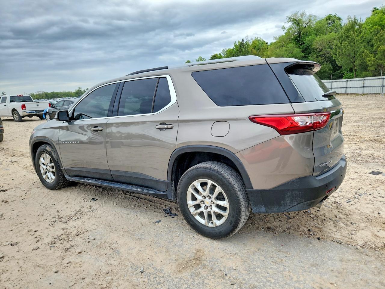 2018 Chevrolet Traverse Lt - Фото 2