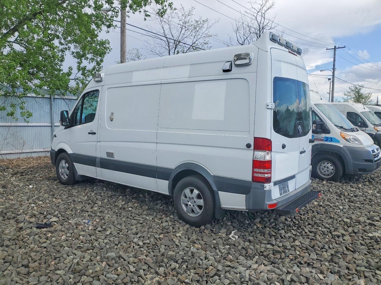 2014 Mercedes-Benz Sprinter 2500 Ambulance - Image 3