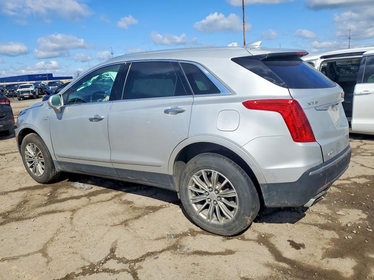 2019 Cadillac Xt5 Luxury - Image 2