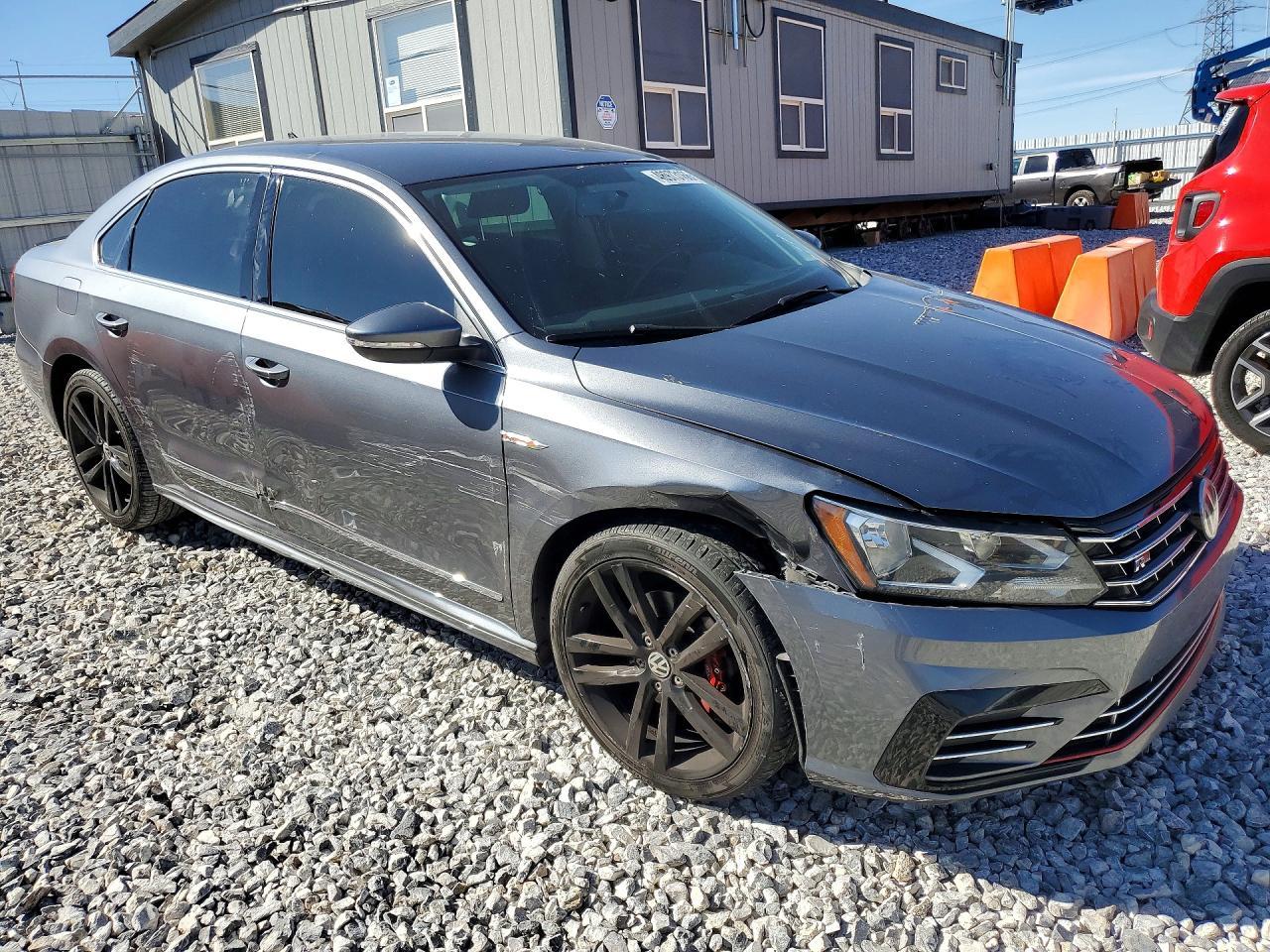2017 Volkswagen Passat R-Line - Фото 4