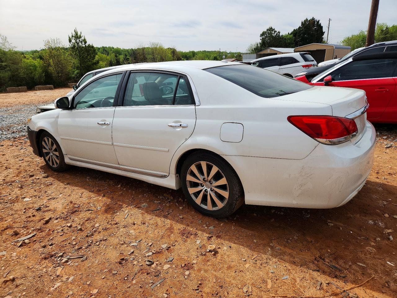 2011 Toyota Avalon Limited - Image 2