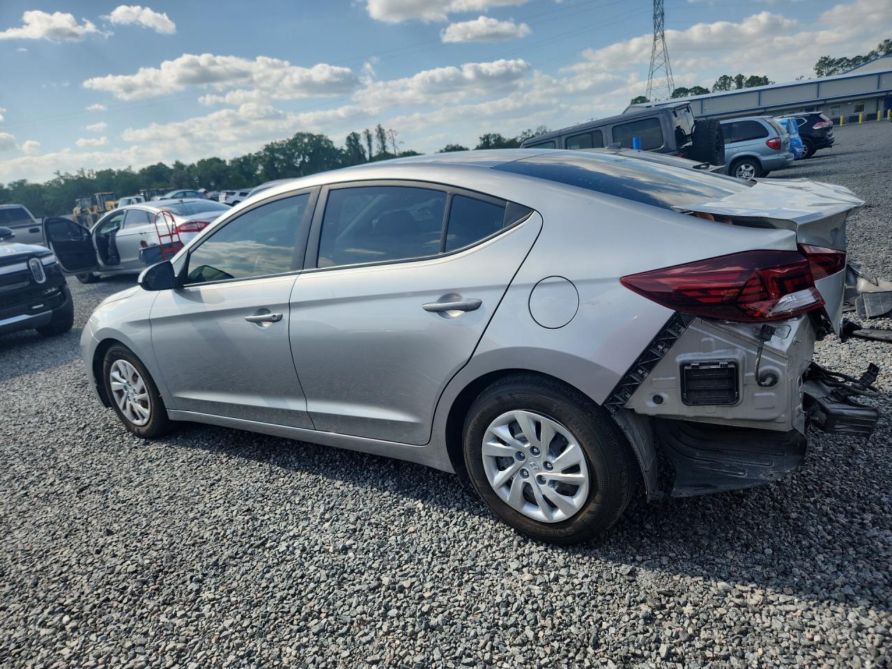2020 Hyundai Elantra Se - Фото 2