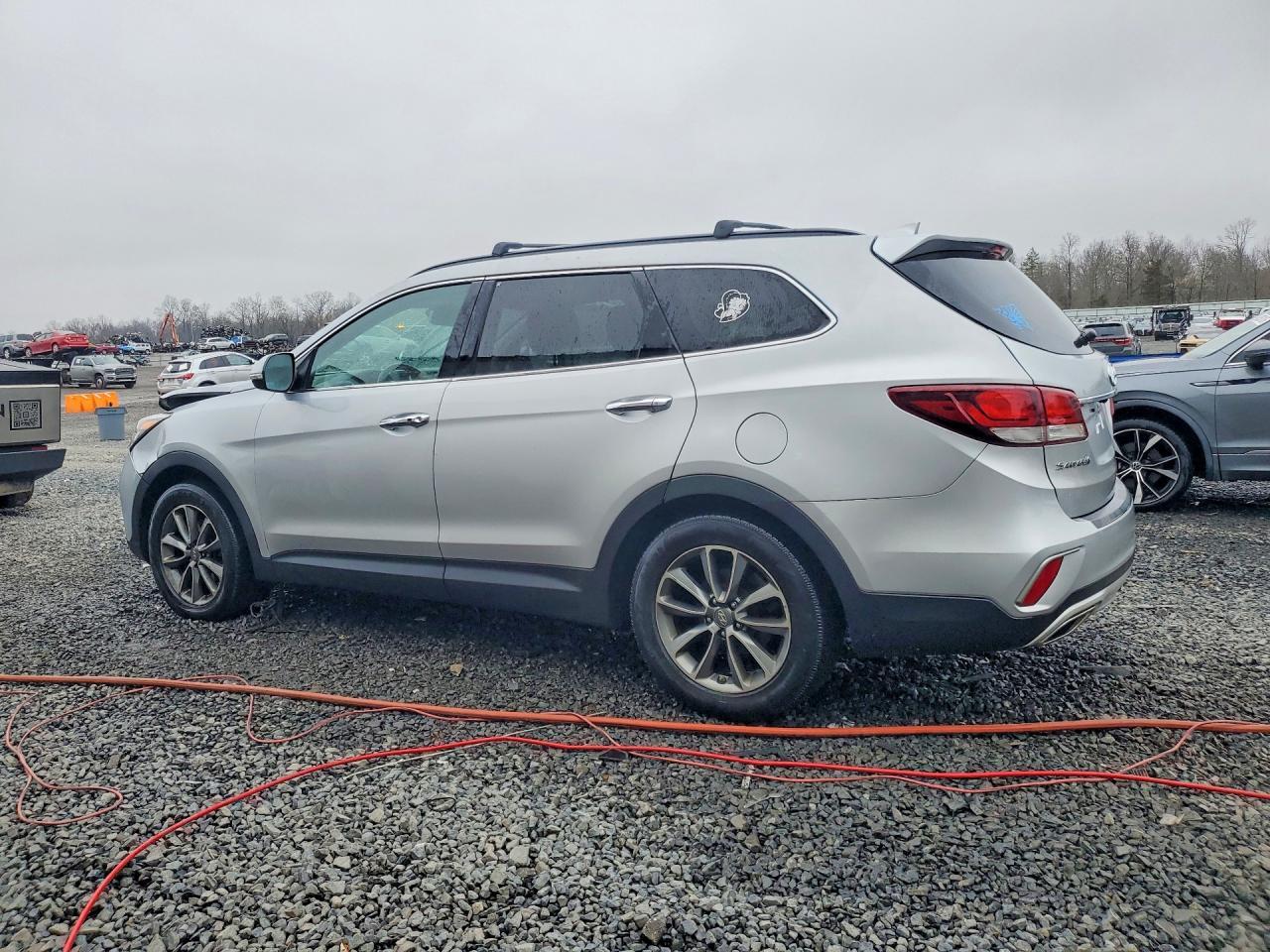 2018 Hyundai Santa Fe Se - Image 2