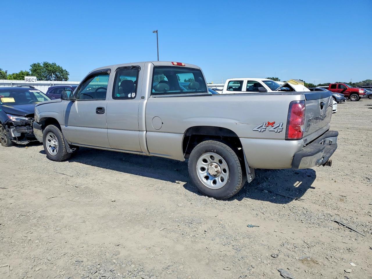 2004 Chevrolet Silverado K1500 - Image 2