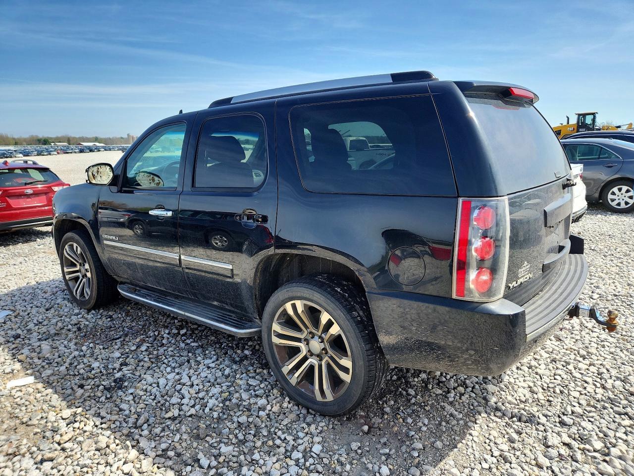 2013 GMC Yukon Denali - Фото 2