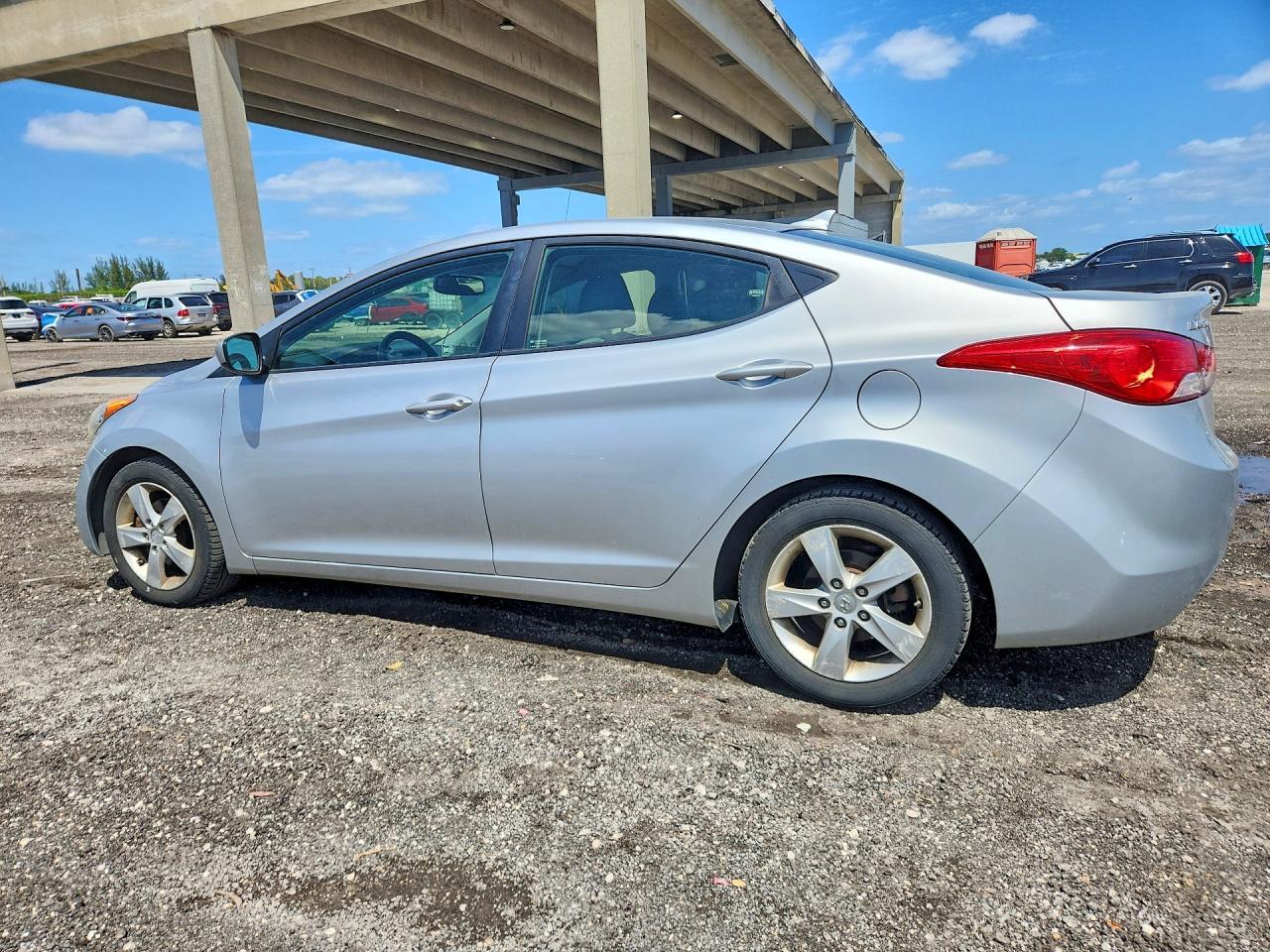 2013 Hyundai Elantra Gls - Image 2