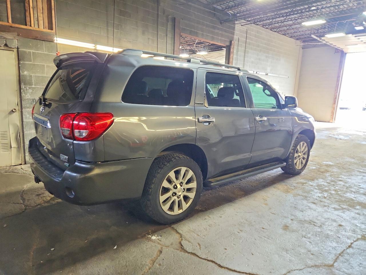 2012 Toyota Sequoia Limited - Фото 3