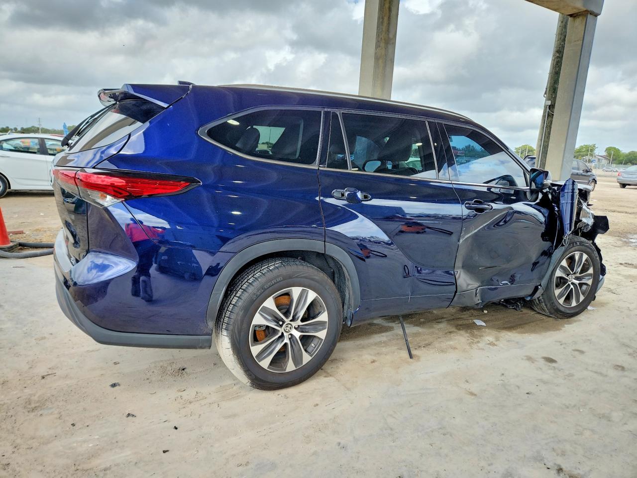 2021 Toyota Highlander Xle - Фото 3