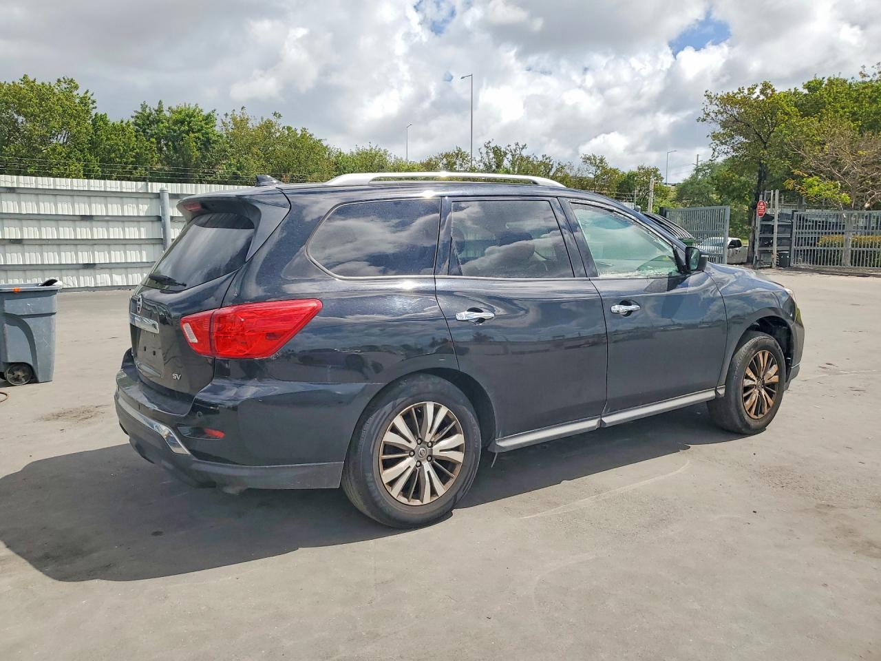 2020 Nissan Pathfinder Sv - Image 3