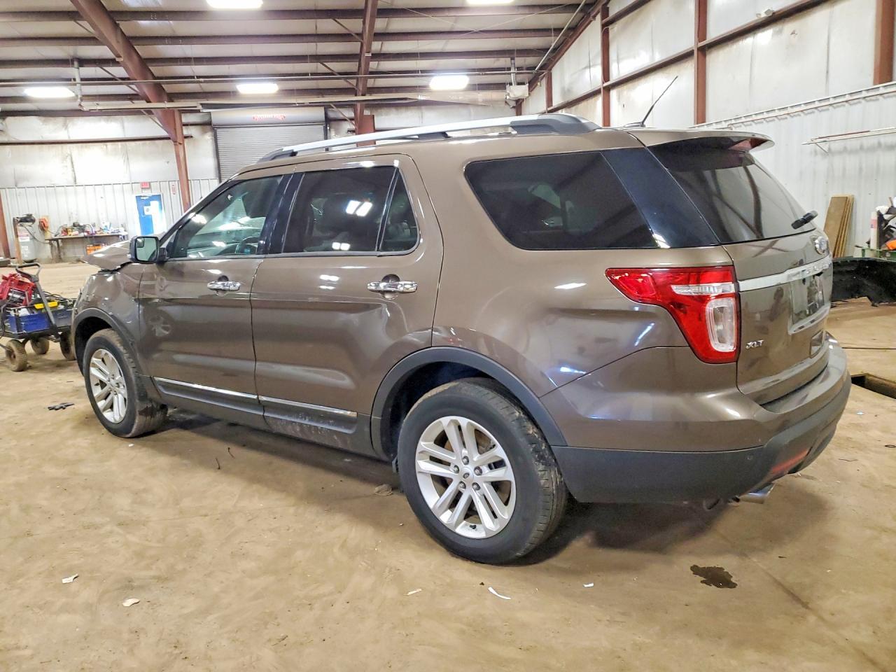 2015 Ford Explorer Xlt - Фото 2