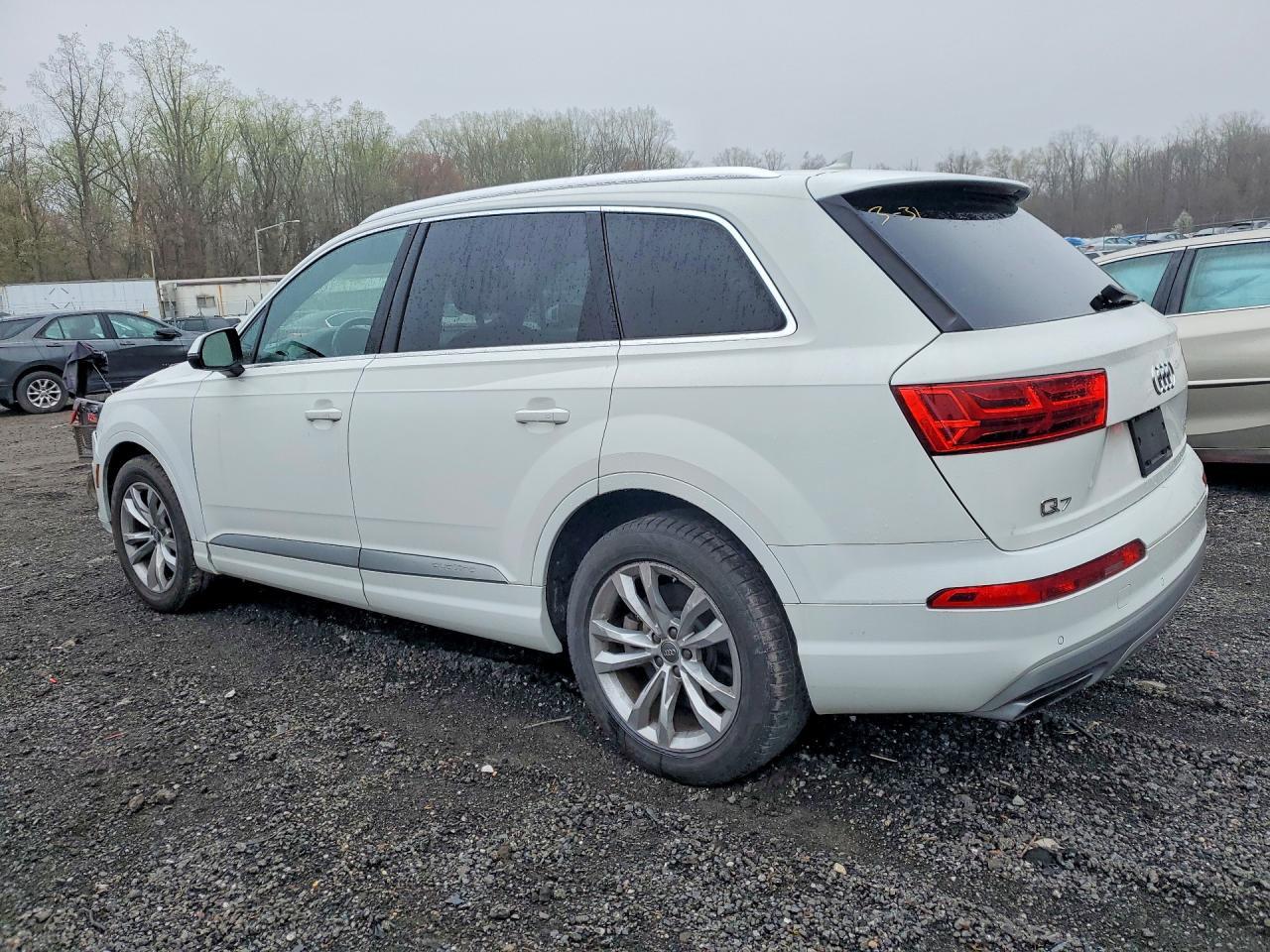 2017 Audi Q7 Premium Plus - Image 2