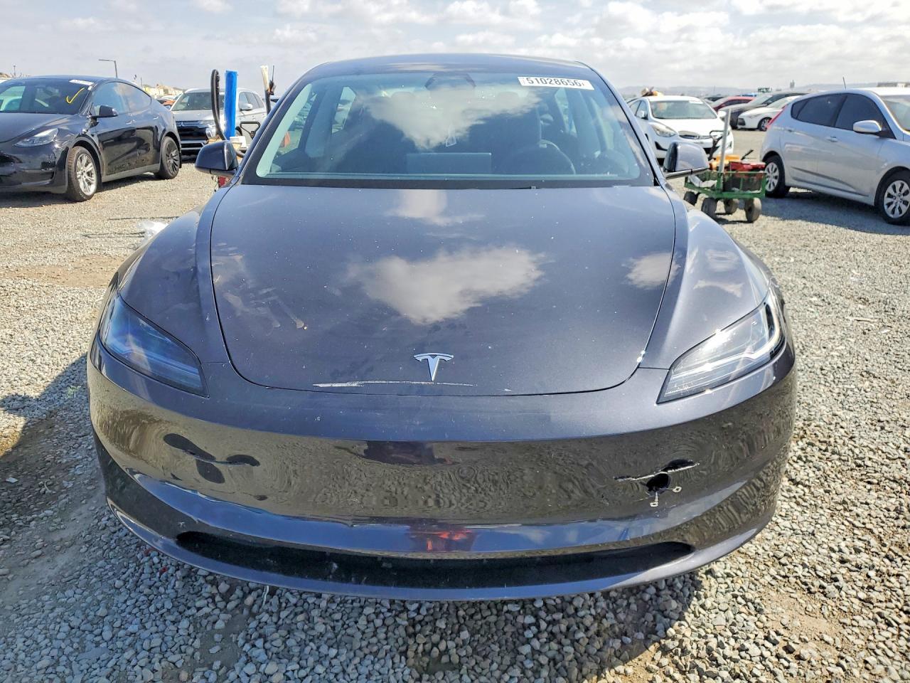 2025 Tesla Model 3 - Фото 5