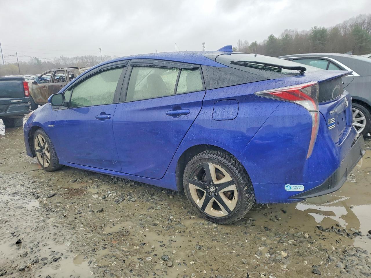 2016 Toyota Prius Three Touring - Фото 2