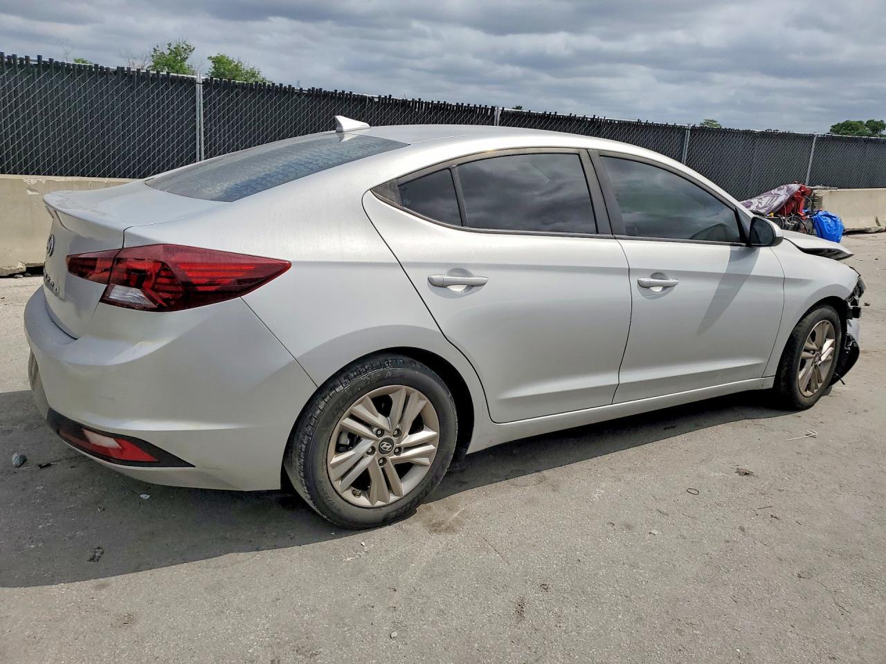 2019 Hyundai Elantra Sel - Фото 3