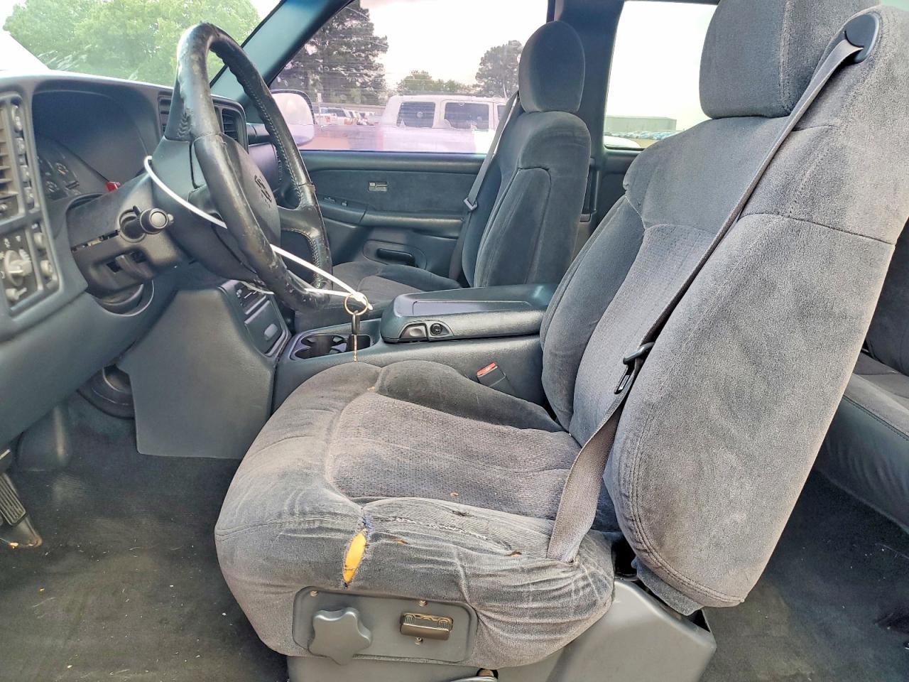 2000 Chevrolet Silverado C1500 - Image 7