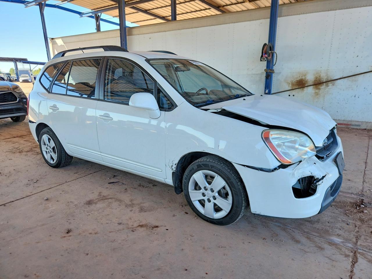 2009 Kia Rondo Base - Image 4