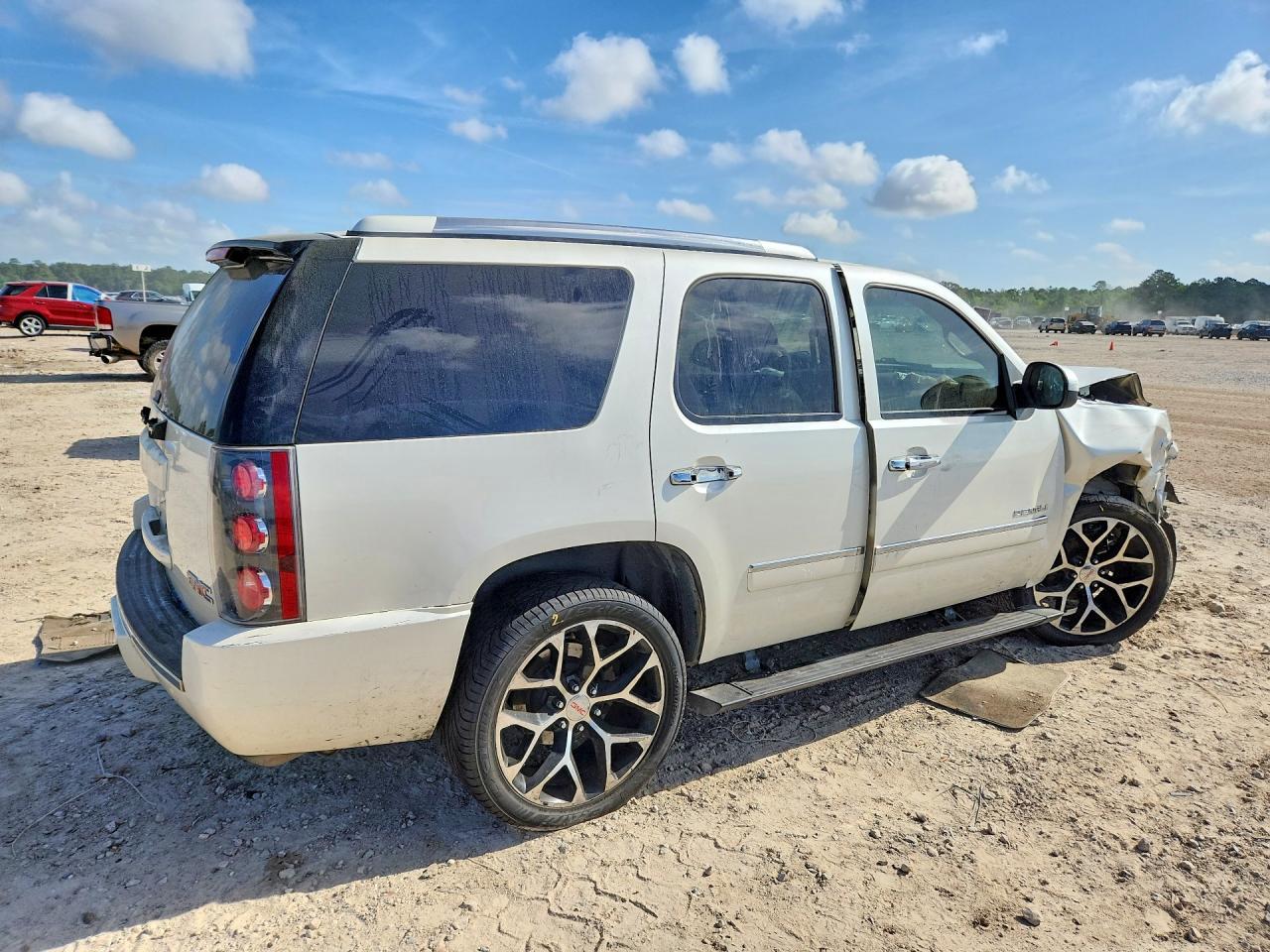 2014 GMC Yukon Denali - Фото 3