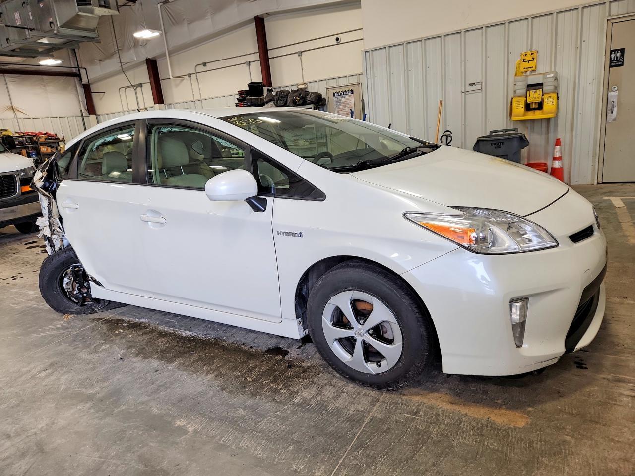 2015 Toyota Prius One - Фото 4