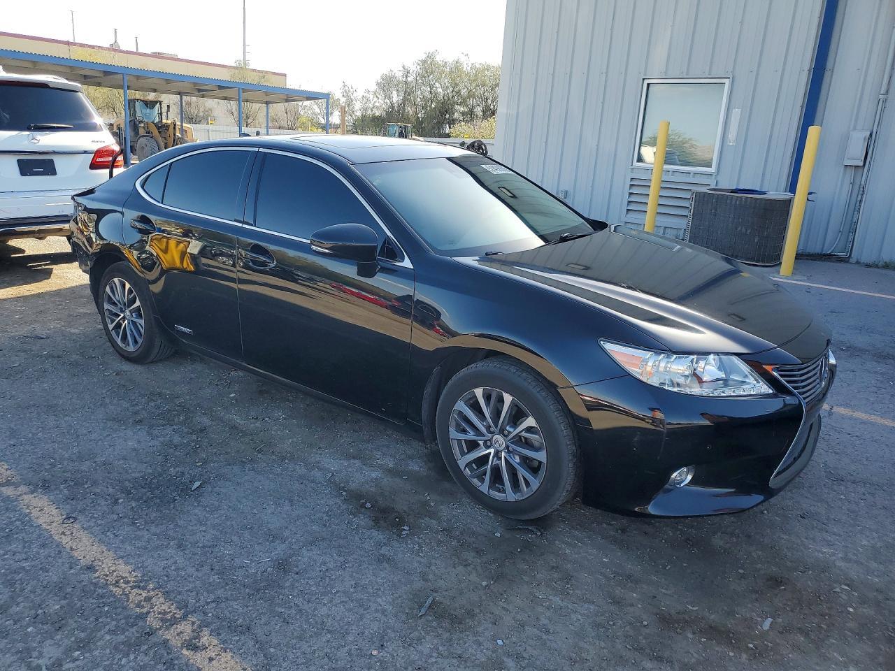 2015 Lexus Es 300H Base - Image 4