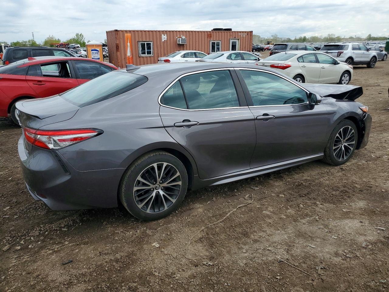 2019 Toyota Camry Se - Image 3