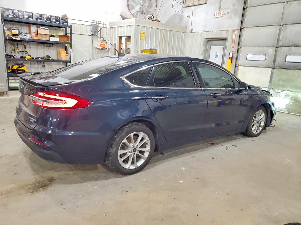 2020 Ford Fusion Titanium - Фото 3