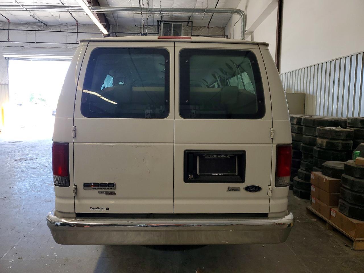 2010 Ford Econoline E350 Super Duty Wagon - Image 6