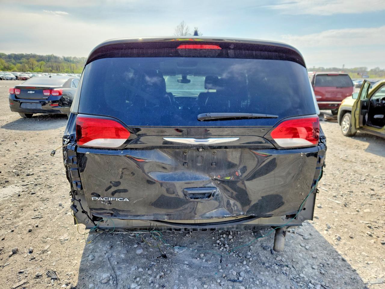 2017 Chrysler Pacifica Touring L - Image 6