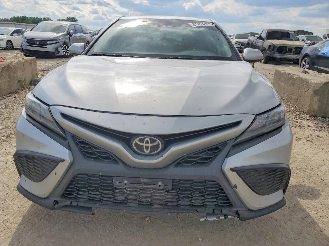 2021 Toyota Camry Se - Фото 5