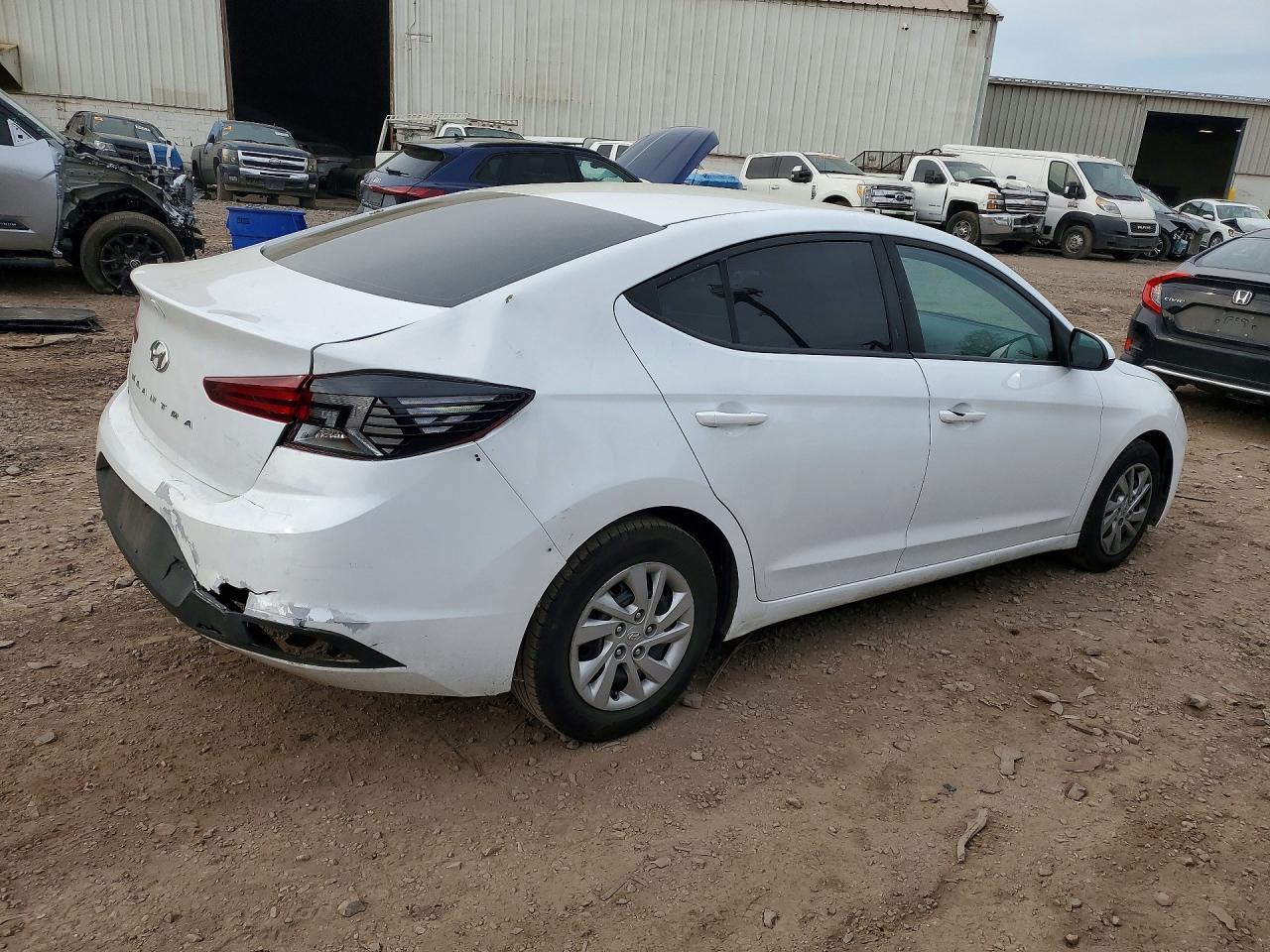 2019 Hyundai Elantra Se - Image 3