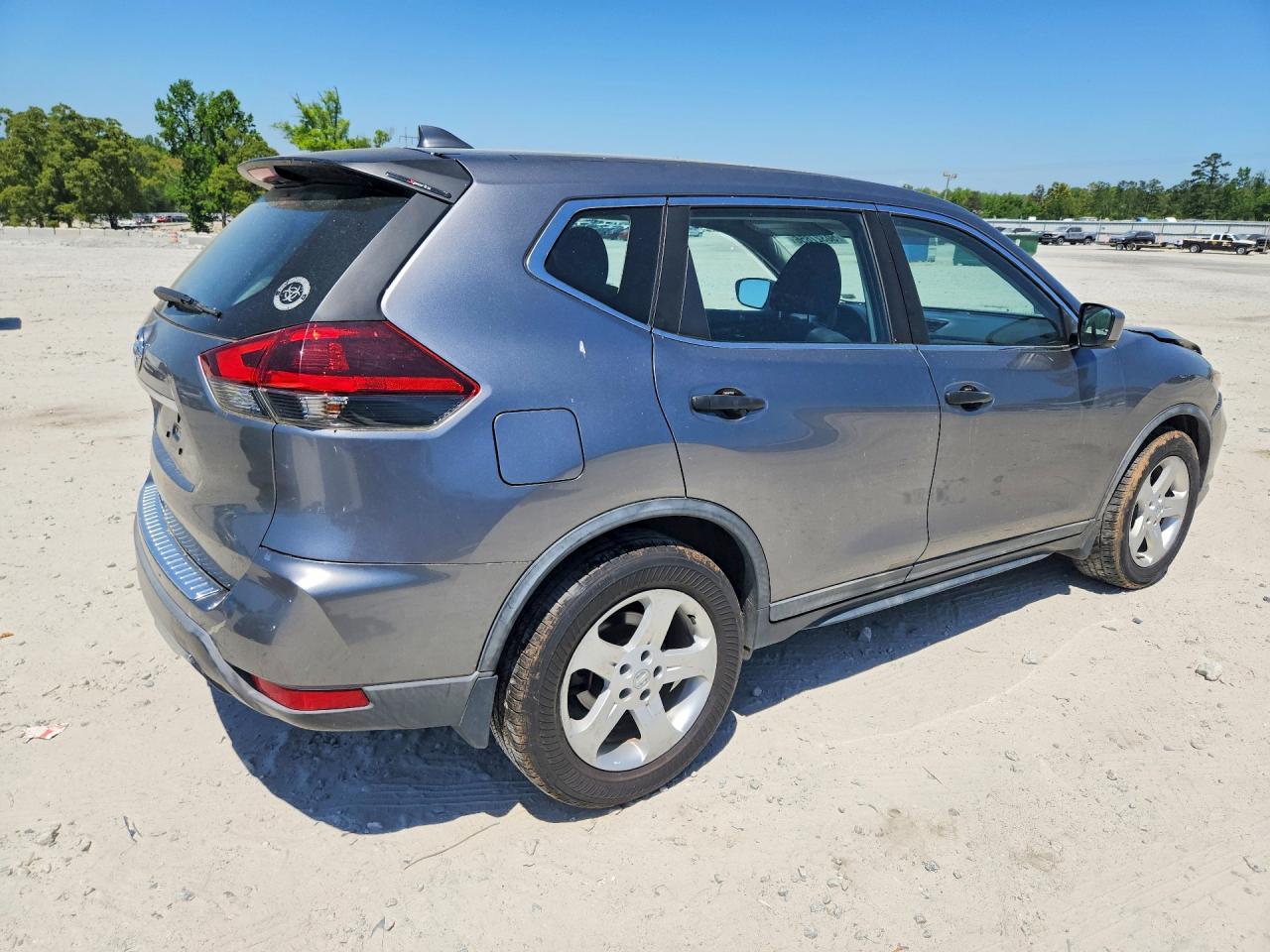 2018 Nissan Rogue S - Image 3