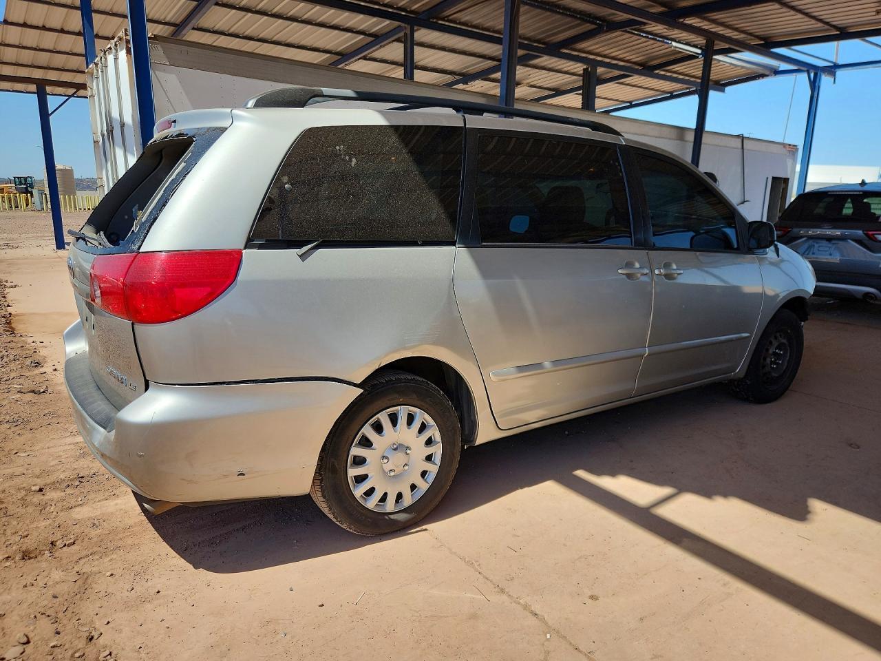 2009 Toyota Sienna Le 7-Passenger - Фото 3