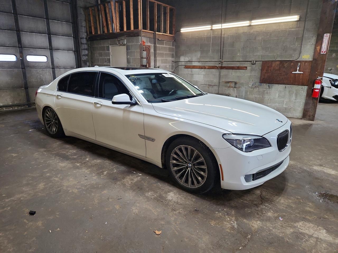 2011 BMW 740 Li - Фото 4