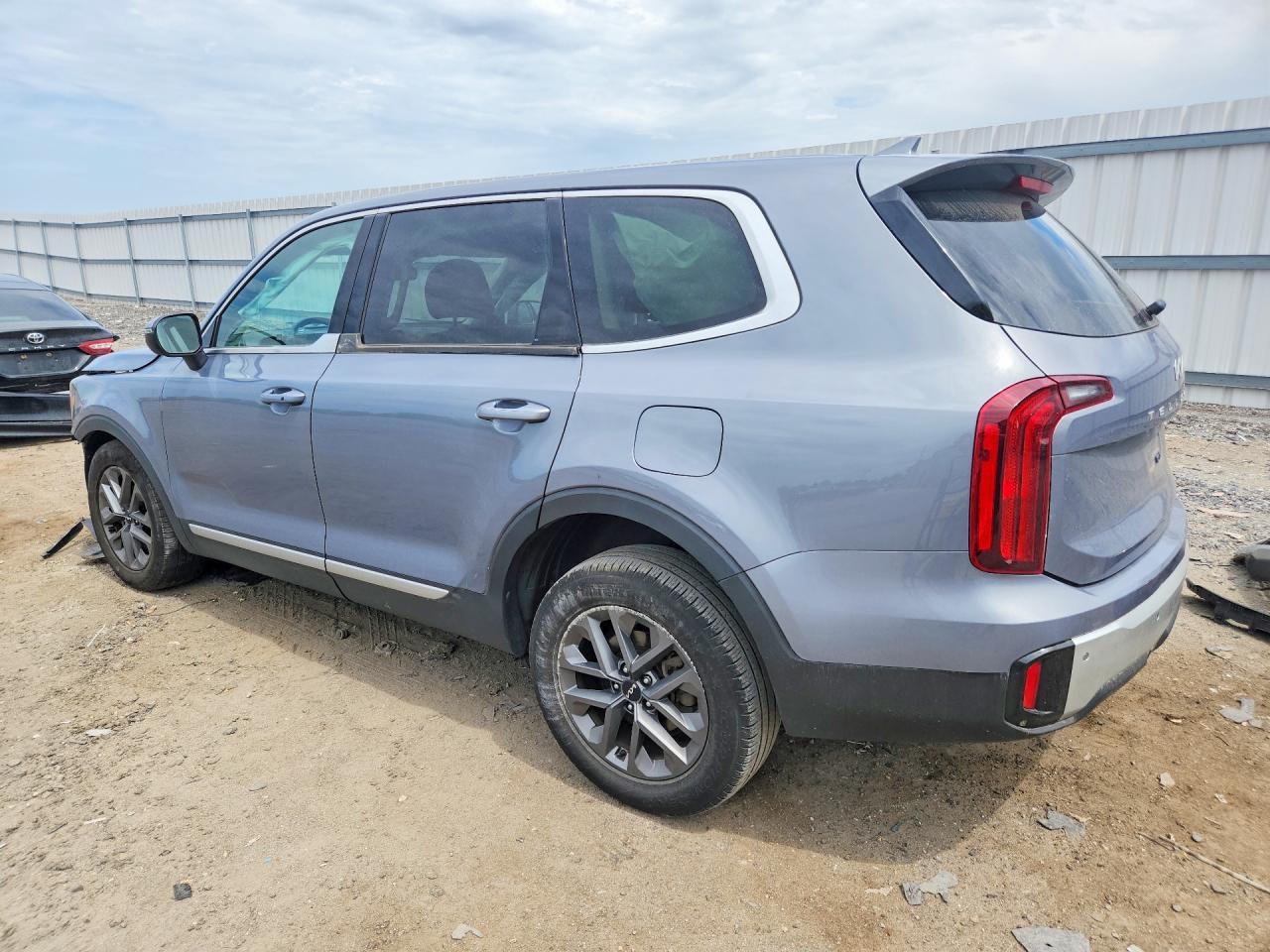 2024 Kia Telluride Lx - Image 2