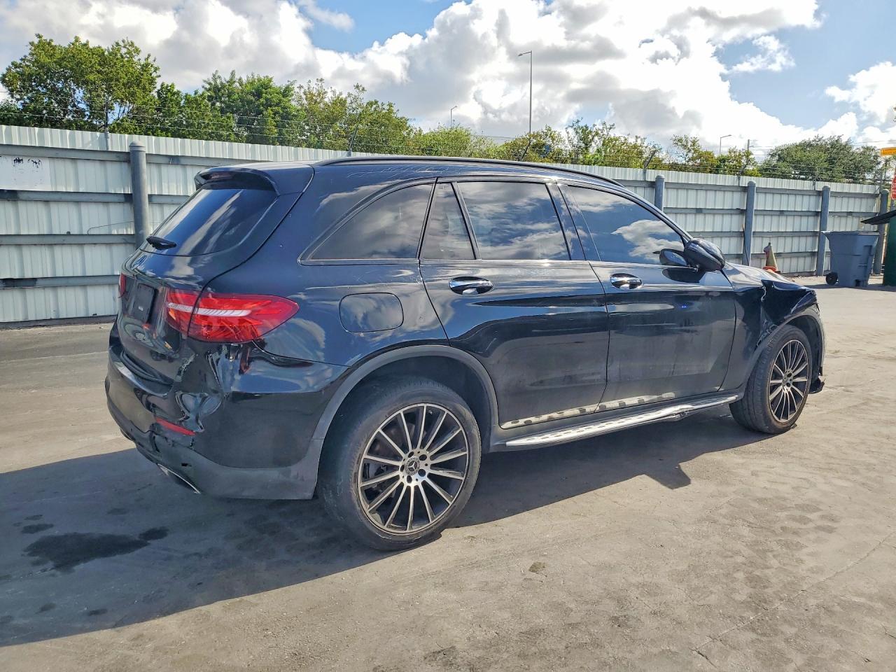 2019 Mercedes-Benz Glc 300 - Image 3