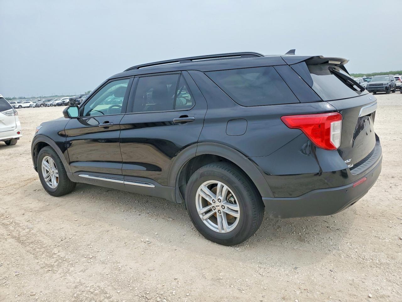 2024 Ford Explorer Xlt - Image 2