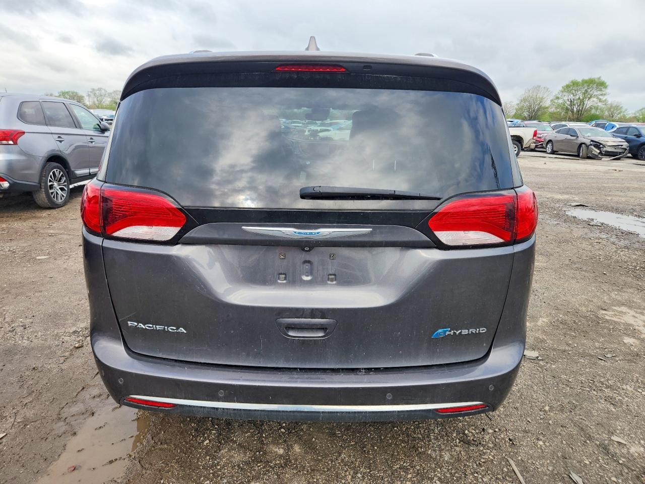 2018 Chrysler Pacifica Hybrid Limited - Image 6