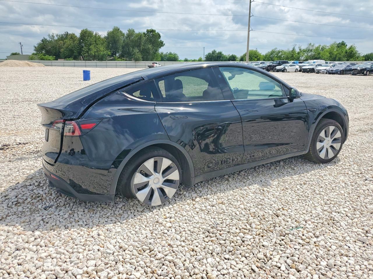 2024 Tesla Model Y - Фото 3