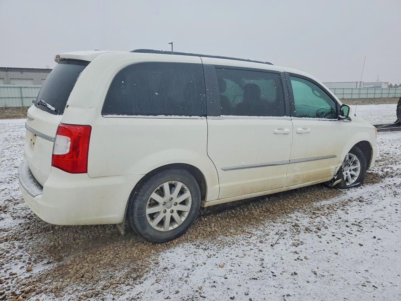 2013 Chrysler Town & Country Touring - Фото 3