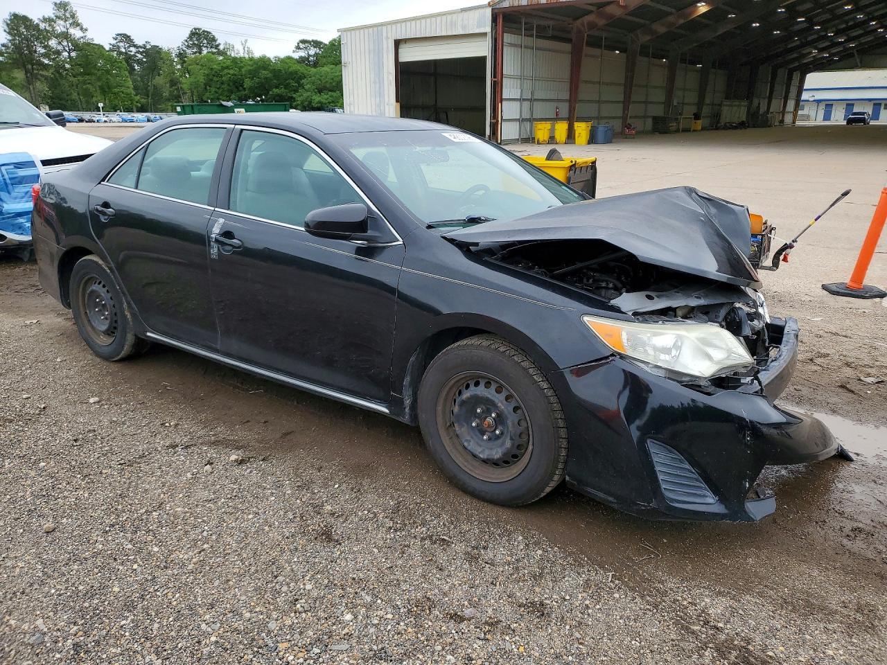 2014 Toyota Camry Le - Фото 4