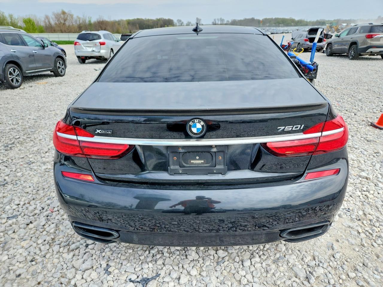 2016 BMW 750 Xi - Фото 6