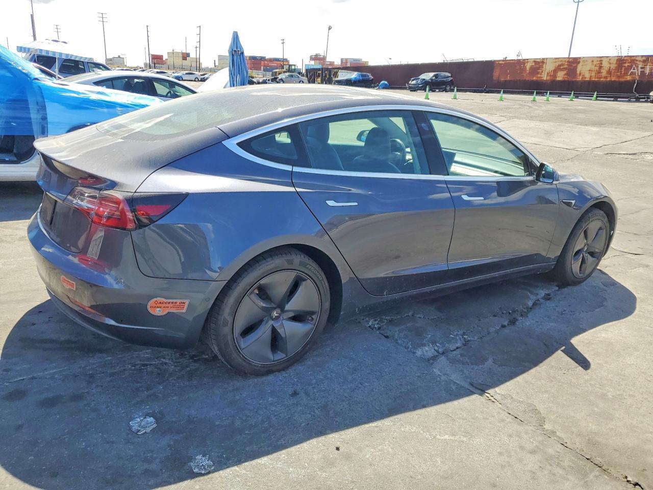2020 Tesla Model 3 - Фото 3