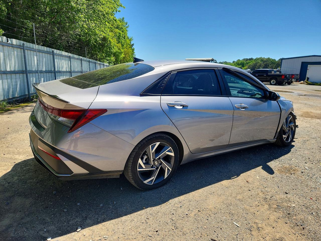 2025 Hyundai Elantra Sel Sport - Image 3